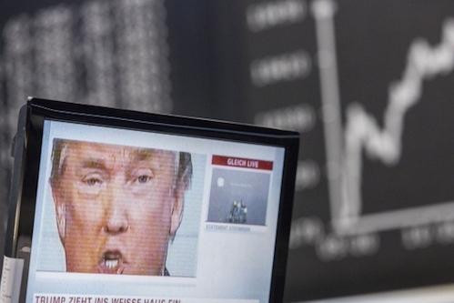 Chỉ số Dow Jones bất ngờ tăng điểm 'mừng' tân Tổng thống Donald Trump