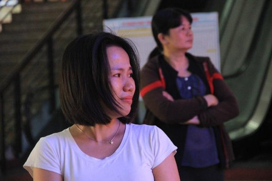 Kẹt xe khiến chị em khóc ròng tại ga Sài Gòn vì lỡ tàu về quê ăn Tết