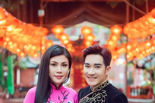Ca sĩ Quang Hà bảnh bao với trang phục áo dài cách tân đón xuân 2017