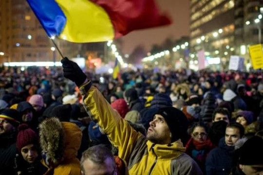 25 vạn người Rumani xuống đường phản đối chính phủ ân xá tham nhũng