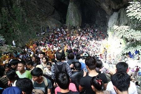 Hôm nay mùng 6 Tết, khai hội chùa Hương - lễ hội dài ngày nhất Việt Nam