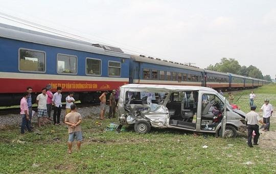 Khả năng cứu sống nữ nạn nhân trong vụ  tàu hỏa đâm xe khách còn bỏ ngỏ