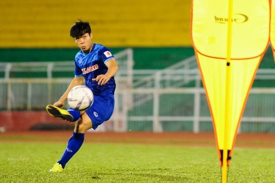 Công Phượng luyện sút phạt, mong ghi bàn trước U.23 Malaysia 