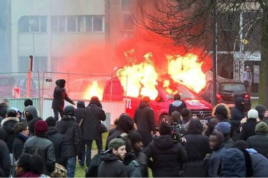 Biểu tình chống cảnh sát biến thành bạo loạn tại Paris