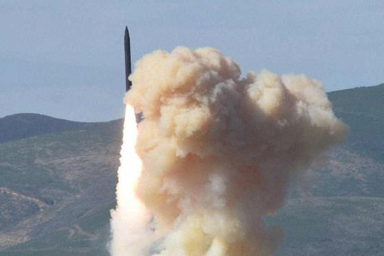 Triều Tiên bắn thử tên lửa đạn đạo, 'nắn gân' Tổng thống Donald Trump