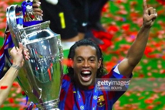 Ronaldinho hồi hộp trước thềm đại chiến PSG gặp Barcelona