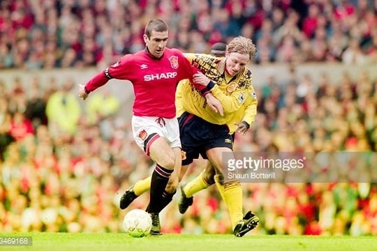 'Sát thủ' Irahimovic gợi nhớ đến huyền thoại Eric Cantona