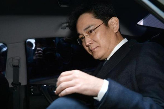 Ông chủ Samsung bị bắt vì tội đưa hối lộ