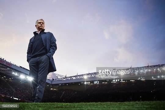 Vào sâu cúp FA, Mourinho chỉ trích đồng nghiệp