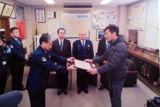 Cảnh sát Nhật vinh danh chàng trai Việt dũng cảm cứu người