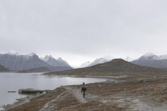 Sao ‘Game of Thrones’ chụp ảnh vùng đất Greenland kêu gọi bảo vệ môi trường