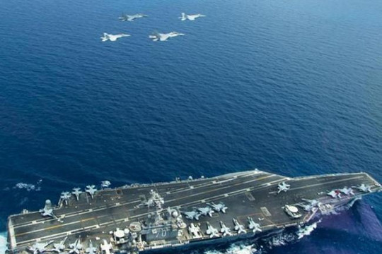 Tàu chiến Mỹ áp sát đảo nhân tạo Trung Quốc xây dụng phi pháp ở Biển Đông