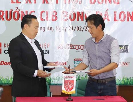 Minh Phương chính thức cầm lái đội bóng Long An trong 2 năm