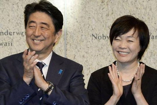 Phu nhân Thủ tướng Nhật Bản bị mang tiếng vì vụ bê bối đất công