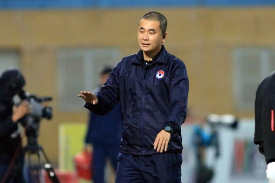 Trọng tài Nguyễn Trọng Thư xuất hiện sau trận cầu tai tiếng trên sân Thống Nhất