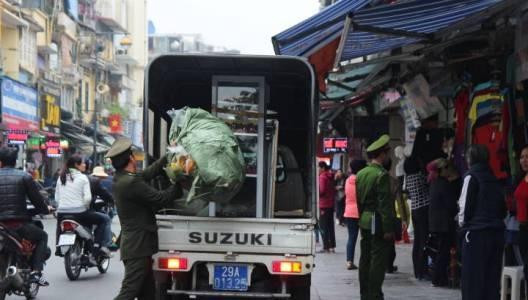 Hà Nội: Quận Hoàn Kiếm tung hơn 1.500 người đòi lại vỉa hè
