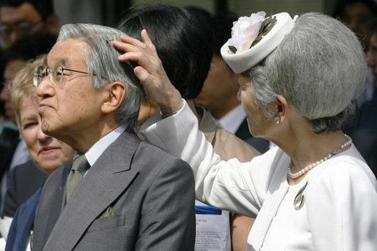 Chuyện tình cổ tích của vua và hoàng hậu Nhật Bản khiến bao người xúc động