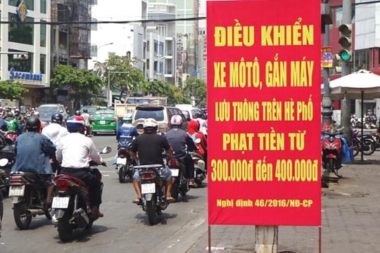 TP.HCM: Quận 1 phạt người chạy xe leo lề đến 400.000 đồng