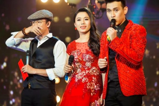 Hồ Việt Trung và giám khảo khóc nức nở trên sân khấu 