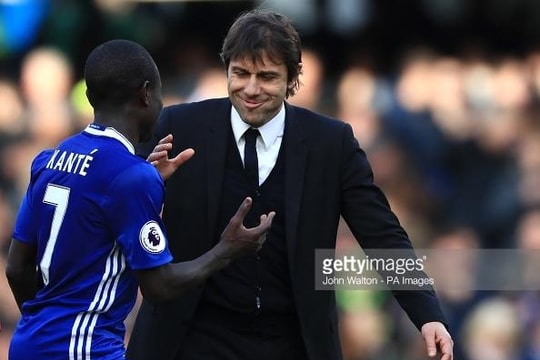 Antonio Conte và N'Golo Kante được vinh danh