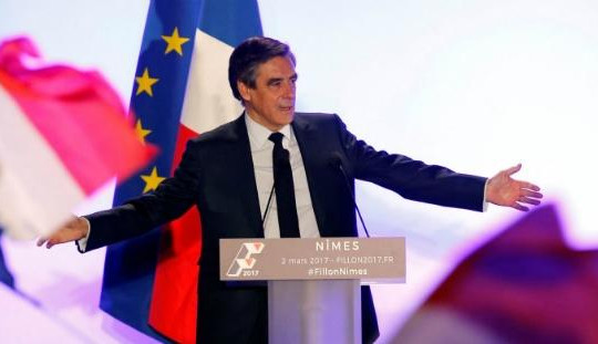Ứng cử viên Tổng thống Pháp Francois Fillon ngày càng gặp nguy