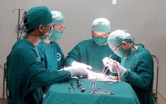 Phẫu thuật thành công bệnh nhân mang khối u to trong não  ​