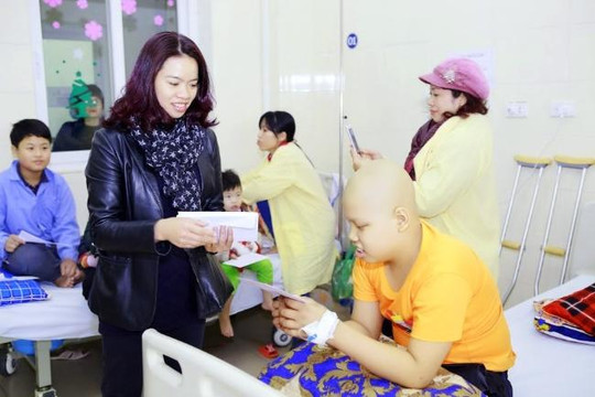 MC Anh Tuấn và vợ ca sĩ Trần Lập trích 220 triệu sau show 'Trần Lập - Hẹn gặp lại' để từ thiện