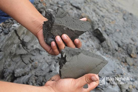 Cận cảnh đập bùn thải khổng lồ bị vỡ ở Nghệ An