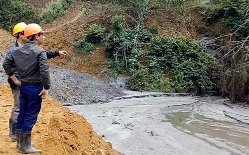 Vỡ bể chứa bùn thải quặng thiếc tại Nghệ An