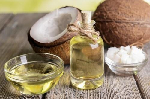Những điều cần biết trước khi sử dụng dầu dừa để dưỡng tóc