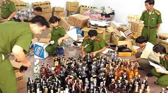 Hà Nội: Phạt hàng loạt cơ sở, tịch thu gần 30.000 lít rượu lậu