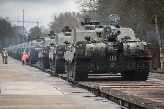 Thách thức ông Putin, Anh gửi 800 quân tới sát biên giới Nga