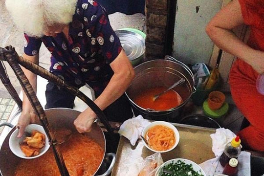 7 quán ăn bình dân lúc nào cũng tấp nập khách ở Sài Gòn