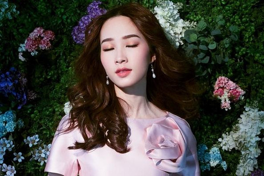 Hoa hậu Thu Thảo truyền cảm hứng với hình tượng hoa hồng