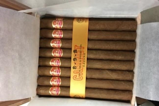 Bắt vụ nhập lậu 17.000 điếu xì gà Cuba