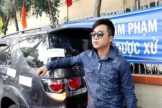 Sau bị phạt vì đỗ xe trên vỉa hè, Quách Tuấn Du đăng clip xin lỗi bầu show 