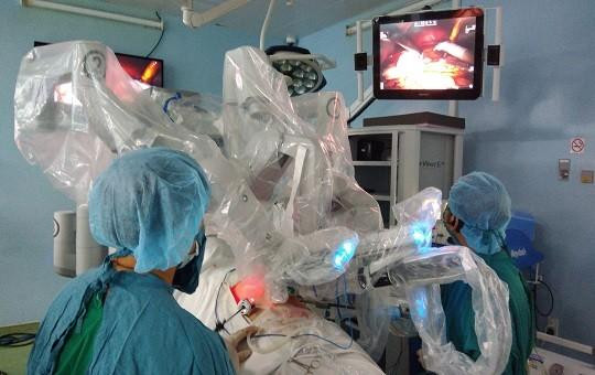 TP.HCM: Phẫu thuật bằng robot cứu nữ bệnh nhân thoát khỏi nguy cơ ung thư