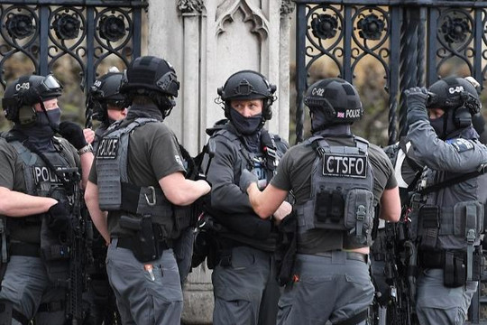 Thế giới chấn động vì vụ khủng bố bên ngoài nhà quốc hội Anh