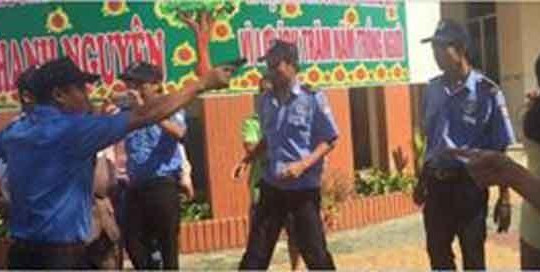 Bình Thuận: Làm rõ vụ nhân viên bảo vệ còng tay, chĩa súng trong sân trường