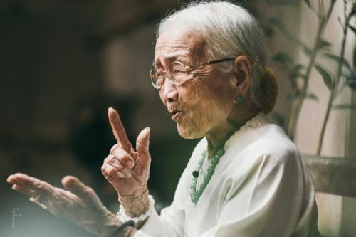 Bài học tình yêu cảm động từ cụ bà 94 tuổi chờ chồng 50 năm 