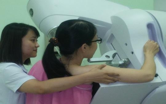 Cứ 8 phụ nữ Việt Nam có 1 người mắc ung thư vú