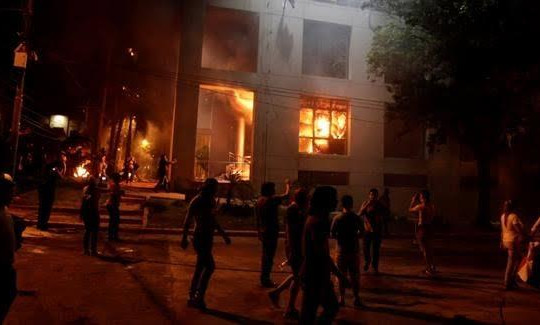 Paraguay: Người biểu tình đốt tòa nhà Quốc hội vì Thượng viện bí mật sửa hiến pháp