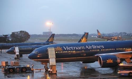 Hoãn 35 chuyến bay vì mưa lớn bất thường ở TP.HCM