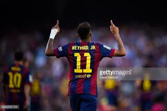 Neymar lập đế chế, lật đổ Lionel Messi 