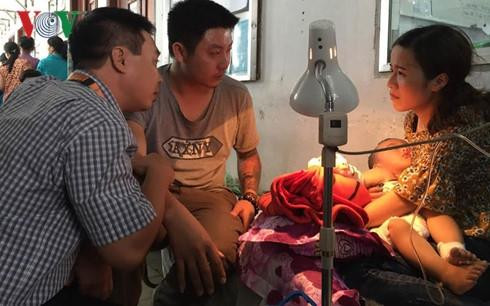 Thông tin mới về bé trai bị thang máy cuốn đứt tay ở Tân Sơn Nhất