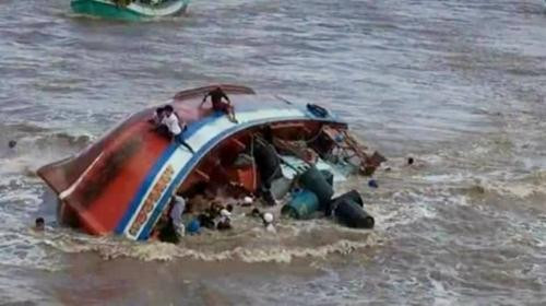 Ngư dân phát hiện cô gái mất tích trong vụ chìm tàu ở Gành Hào