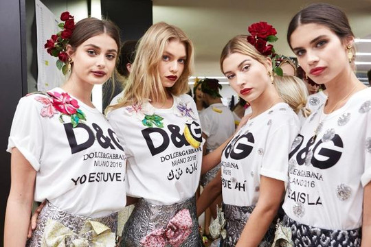 Dolce & Gabbana tự thiết kế 'hàng giả' để mỉa mai người mặc hàng nhái