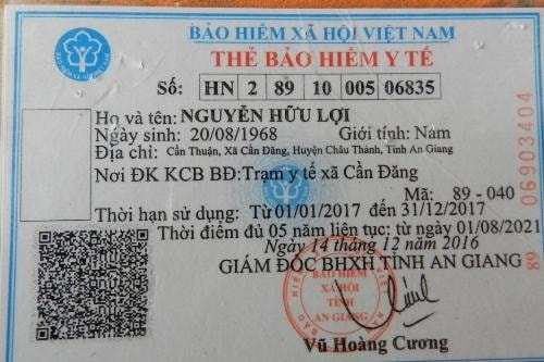 Có hay không việc cấp thẻ bảo hiểm y tế hộ nghèo cho người có 2,5 ha đất và từng trúng độc đắc?