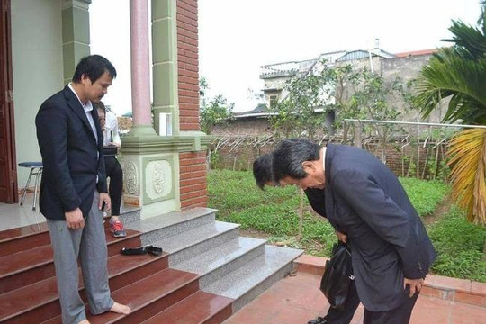 Đại sứ Nhật cúi đầu xin lỗi anh Hào, bà nội bé Nhật Linh lo cho gia đình con trai