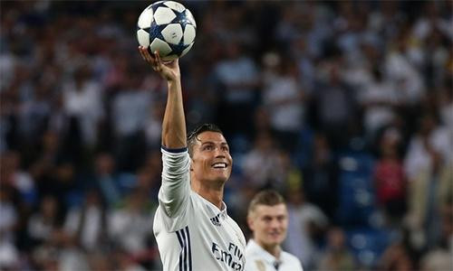 Lập hattrick vào lưới Bayern, Ronaldo có thêm kỷ lục mới